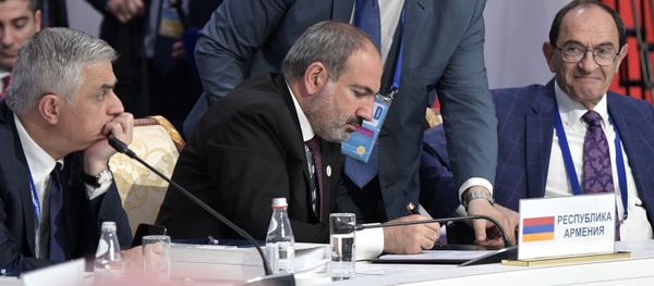 Премьер-министр Армении Никол Пашинян на заседании Высшего Евразийского экономического совета, приуроченного к пятилетию подписания Договора о Евразийском экономическом союзе (29 мая 2019). Нур-Султан Премьер-министр Армении Никол Пашинян на заседании Высшего Евразийского экономического совета, приуроченного к пятилетию подписания Договора о Евразийском экономическом союзе (29 мая 2019). Нур-Султан - Sputnik Армения