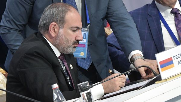 Премьер-министр Армении Никол Пашинян на заседании Высшего Евразийского экономического совета, приуроченного к пятилетию подписания Договора о Евразийском экономическом союзе (29 мая 2019). Нур-Султан Премьер-министр Армении Никол Пашинян на заседании Высшего Евразийского экономического совета, приуроченного к пятилетию подписания Договора о Евразийском экономическом союзе (29 мая 2019). Нур-Султан - Sputnik Армения