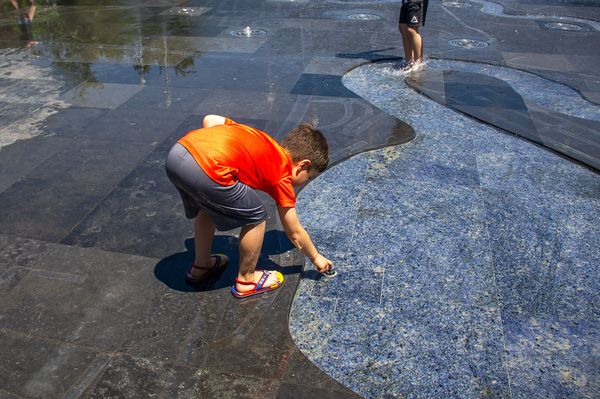 Изувеченный мальчик в новом парке Еревана: в скандале со скульптурой раскрыты все скобки - Sputnik Армения