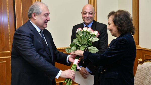Президент Армен Саркисян встретился с певицей Рози Армен (29 мая 2019). Еревaн - Sputnik Արմենիա