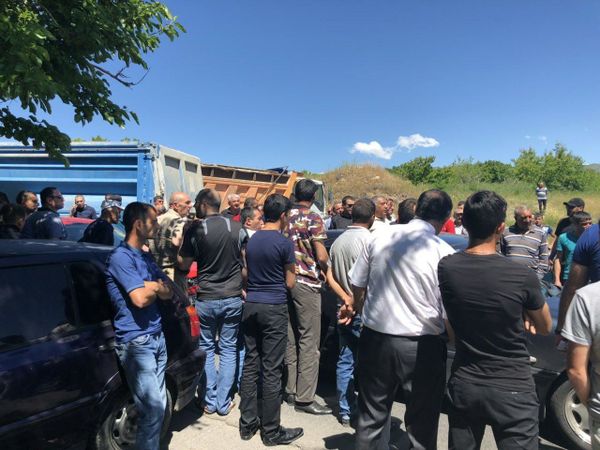 Համբերության բաժակը լցվել է. «Հյուսիս–հարավի» շինարարները փակել են Աշտարակ–Թալին մայրուղին Համբերության բաժակը լցվել է. «Հյուսիս–հարավի» շինարարները փակել են Աշտարակ–Թալին մայրուղին - Sputnik Արմենիա
