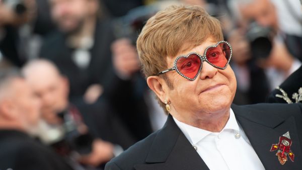 Певец и композитор Элтон Джон на красной дорожке премьеры фильма Rocketman в рамках 72-го Каннского кинофестиваля (16 мая 2019). Канны - Sputnik Армения