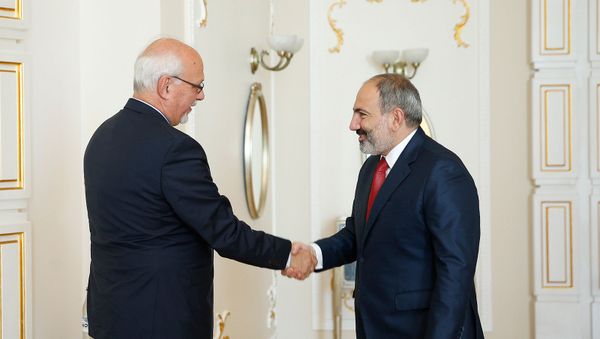 Встреча премьер-министра Армении Никола Пашиняна и гендиректора по правам человека и верховенству права Секретариата Совета Европы Кристоса Джакумопулоса (31 мая 2019). Еревaн Встреча премьер-министра Армении Никола Пашиняна и гендиректора по правам человека и верховенству права Секретариата Совета Европы Кристоса Джакумопулоса (31 мая 2019). Еревaн - Sputnik Армения