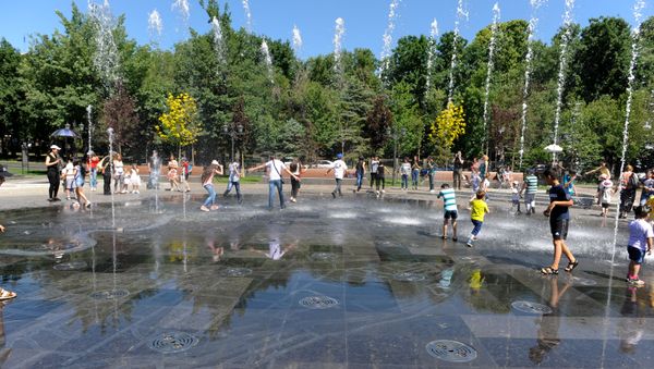 Дети в парке 2800-летия Еревана в Международный день защиты детей (1 июня 2019). Еревaн - Sputnik Армения
