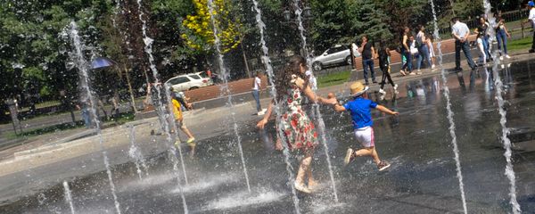 Дети в парке 2800-летия Еревана в Международный день защиты детей (1 июня 2019). Еревaн Дети в парке 2800-летия Еревана в Международный день защиты детей (1 июня 2019). Еревaн - Sputnik Армения