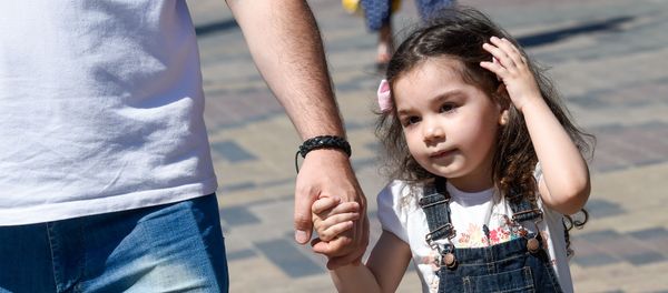 Девочка с папой в парке 2800-летия Еревана в Международный день защиты детей (1 июня 2019). Еревaн Девочка с папой в парке 2800-летия Еревана в Международный день защиты детей (1 июня 2019). Еревaн - Sputnik Армения