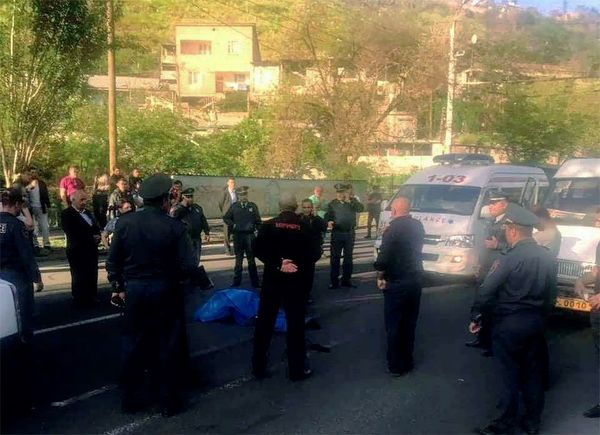 Լարված իրավիճակ Երևանում. տղամարդը տեղում մահացել է, հարևանները փակել են պողոտան - Sputnik Արմենիա