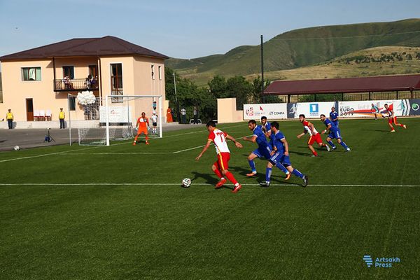 Կխաղան արդյո՞ք հայկական 2 թիմերն իրար դեմ, կամ ֆուտբոլային տոնն Արցախին նոր ճանաչում կբերի - Sputnik Արմենիա
