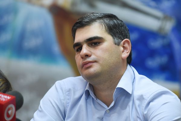 Экономист не разделяет радости Пашиняна: какие риски таятся в росте доходной части бюджета - Sputnik Армения