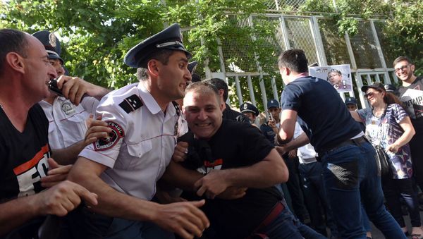 Акция протеста против деятельности фонда Сороса в Армении (3 июня 2019). Еревaн - Sputnik Армения