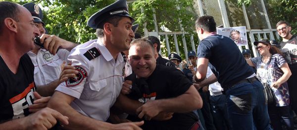 Акция протеста против деятельности фонда Сороса в Армении (3 июня 2019). Еревaн Акция протеста против деятельности фонда Сороса в Армении (3 июня 2019). Еревaн - Sputnik Армения