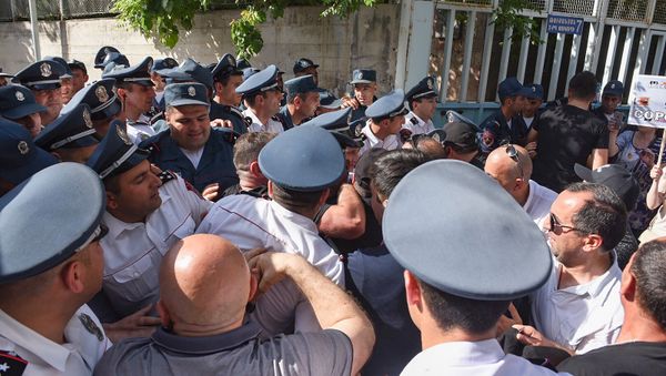 Акция протеста против деятельности фонда Сороса в Армении (3 июня 2019). Еревaн - Sputnik Армения