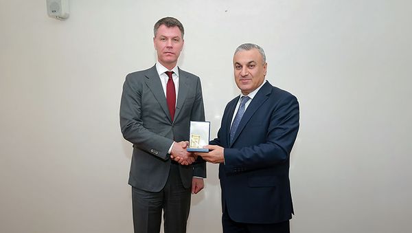 Встреча глав принудительной службы Армении Акопа Акопяна и Федеральной службы судебных приставов России Дмитрия Аристова (3 июня 2019). Еревaн - Sputnik Армения