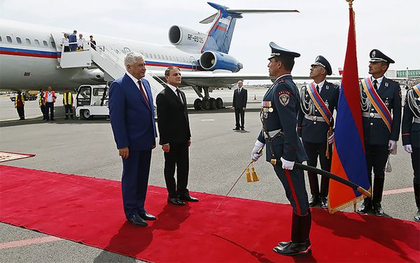 Встреча российской делегации накануне заседания Объединенной коллегии МВД РФ и Полиции РА (3 июня 2019). Еревaн - Sputnik Армения