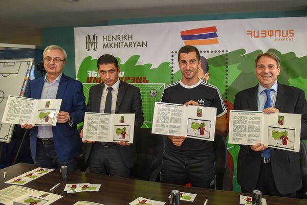 Церемония гашения марки, посвященной Генриху Мхитаряну (4 июня 2019). Еревaн - Sputnik Армения
