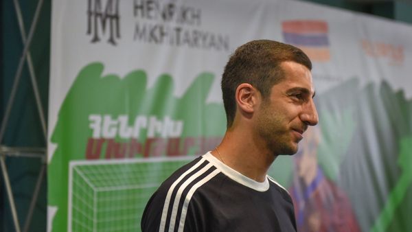 Церемония гашения марки, посвященной Генриху Мхитаряну (4 июня 2019). Еревaн - Sputnik Արմենիա