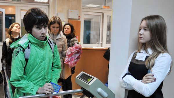 Турникет у входа в школу. Архивное фото - Sputnik Армения