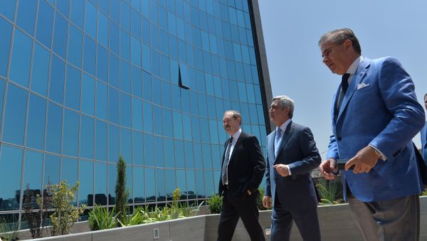 Президент Армении Серж Саргсян на открытии пятизвездочной гостиницы DoubleTree-by-Hilton в Ереване - Sputnik Армения