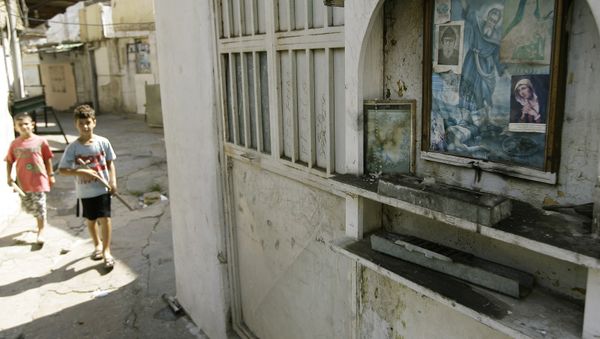 Армянские мальчики играют на улицах ливанского города Бурдж Амуда или Маленькой Армении как ее часто называют - Sputnik Армения
