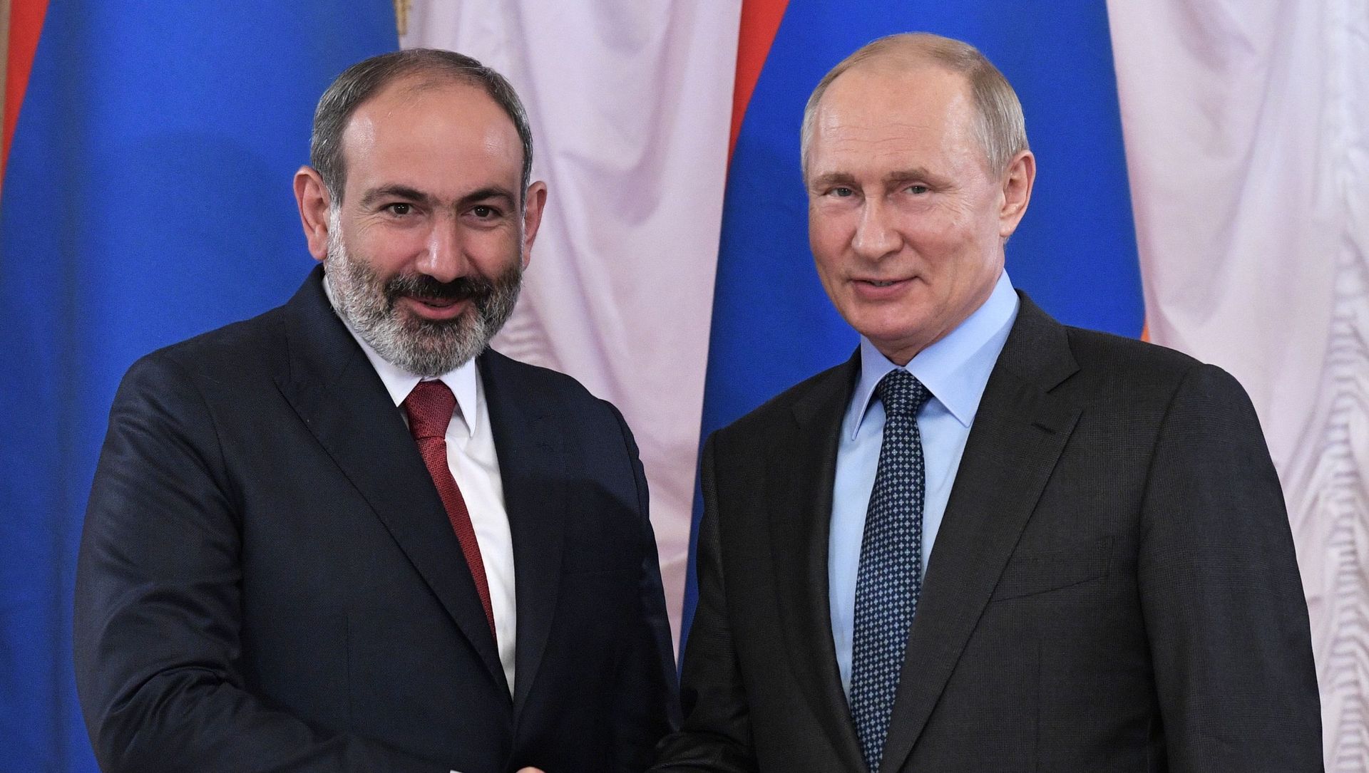 Встреча премьер-министра Армении Никола Пашиняна и президента России Владимира Путина на полях Петербургского международного экономического форума 2019 (6 июня 2019). Санкт-Петербург Встреча премьер-министра Армении Никола Пашиняна и президента России Владимира Путина на полях Петербургского международного экономического форума 2019 (6 июня 2019). Санкт-Петербург - Sputnik Армения, 1920, 07.07.2021