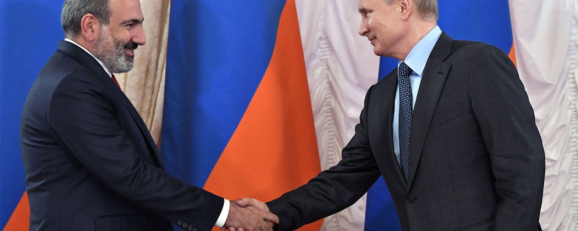 Встреча премьер-министра Армении Никола Пашиняна и президента России Владимира Путина на полях Петербургского международного экономического форума 2019 (6 июня 2019). Санкт-Петербург - Sputnik Արմենիա, 1920, 01.06.2021