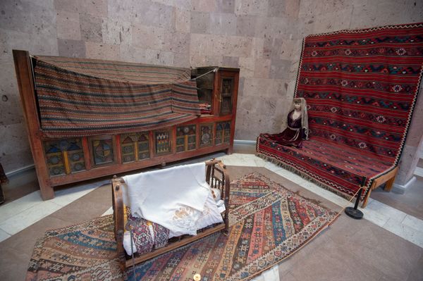 Անկյուն, որտեղ հարսանեկան արարողությունից հետո նստում էր հարսն իր բարեկամ կանանց և աղջիկների հետ։ - Sputnik Արմենիա