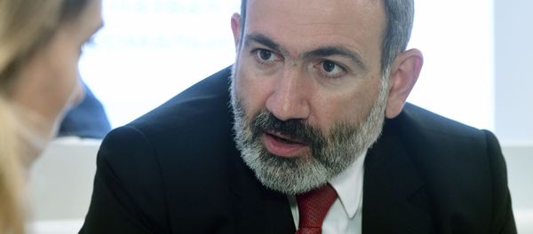 Премьер-министр Армении Никол Пашинян во время интервью на стенде МИА Россия сегодня на ПМЭФ-2019 (7 июня 2019). Санкт-Петербург Премьер-министр Армении Никол Пашинян во время интервью на стенде МИА Россия сегодня на ПМЭФ-2019 (7 июня 2019). Санкт-Петербург - Sputnik Армения
