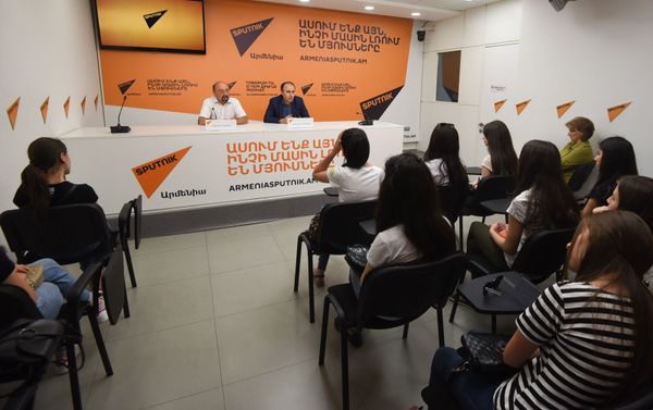Արագածոտնի մարզի Ներքին Բազմաբերդ գյուղի ավագ դասարանի աշակերտները Sputnik Արմենիայում Արագածոտնի մարզի Ներքին Բազմաբերդ գյուղի ավագ դասարանի աշակերտները Sputnik Արմենիայում - Sputnik Արմենիա
