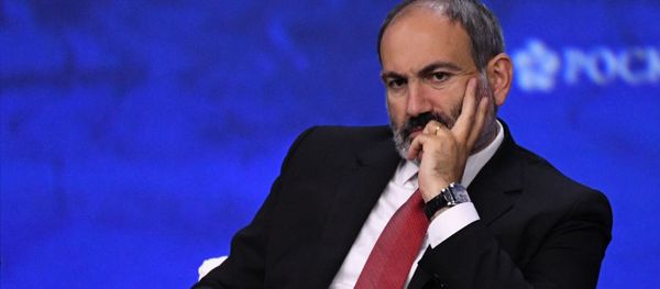 Премьер-министр Армении Никол Пашинян на пленарном заседании ПМЭФ-2019 (7 июня 2019). Санкт-Петербург Премьер-министр Армении Никол Пашинян на пленарном заседании ПМЭФ-2019 (7 июня 2019). Санкт-Петербург - Sputnik Армения