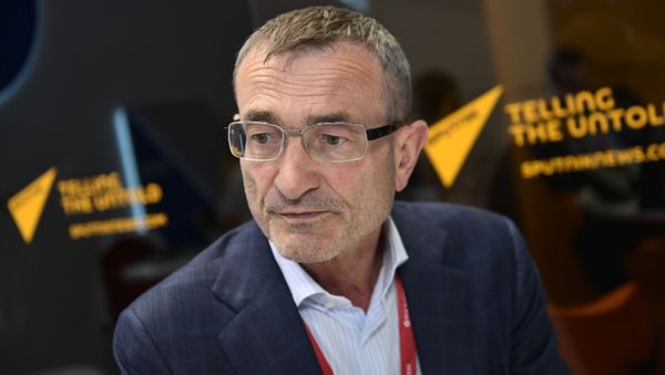 Генеральный директор ТОО «Мечта Маркет» Ерем Арутюнян во время интервью на стенде МИА Россия сегодня (7 июня 2019). Санкт-Петербург - Sputnik Армения