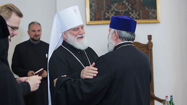 Встреча Католикоса всех армян Гарегина Второго и Патриаршего Экзарха, Митрополита Минского и Заславского Павла (8 июня 2019). Эчмиадзин - Sputnik Армения