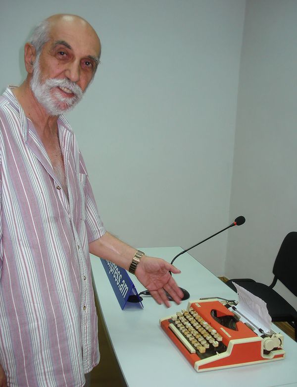 «Ուշադրություն, սկսվում է». ինքը խաղում էր կյանքի հետ.Ռաֆայել Նահապետյանի գրական վերադարձը - Sputnik Արմենիա