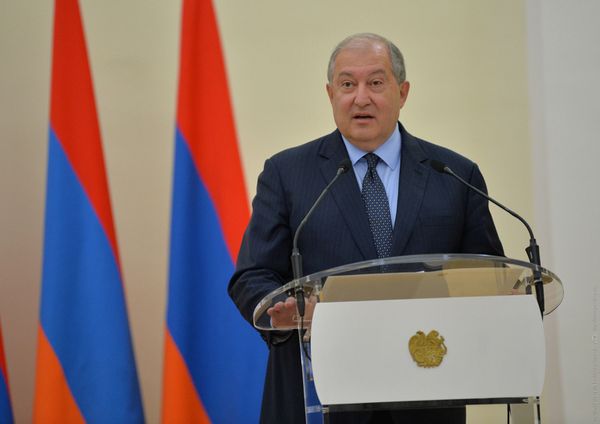 Без лишнего шума и с пониманием: кто удостоился президентской премии в Армении в этом году - Sputnik Армения