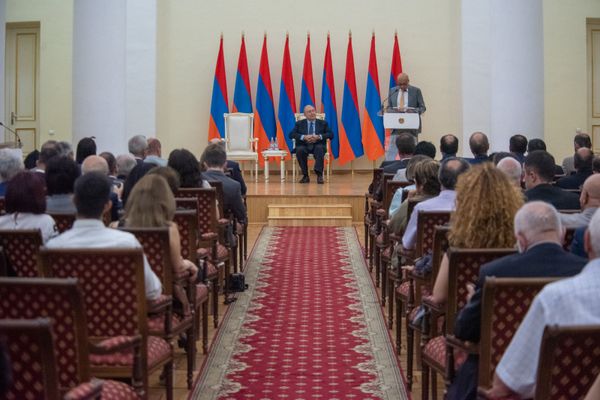 Без лишнего шума и с пониманием: кто удостоился президентской премии в Армении в этом году - Sputnik Армения