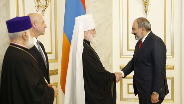 Премьер-министр Армении Никол Пашинян встретился с митрополитом Минским и Заславским, патриаршим экзархом всея Белоруссии Павлом - Sputnik Армения