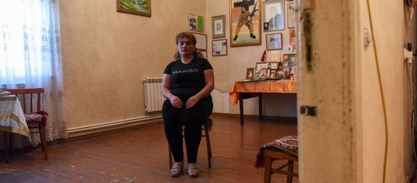 Мама героя Апрельской войны Баграта Алексаняна Нарине Асрян - Sputnik Արմենիա