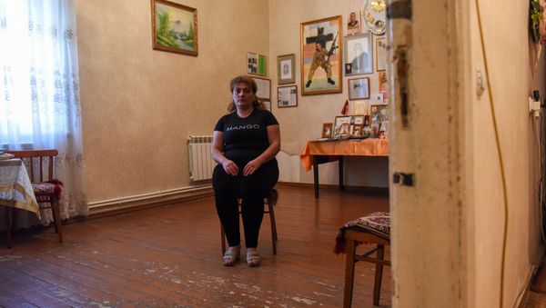 Мама героя Апрельской войны Баграта Алексаняна Нарине Асрян - Sputnik Արմենիա