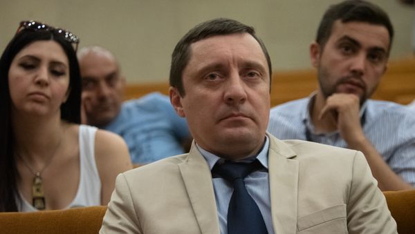 Военный атташе при посольстве России в Армении Андрей Грищук на пресс-конференции Чрезвычайного и Полномочного посла России в Армении Сергея Копыркина (11 июня 2019). Еревaн Военный атташе при посольстве России в Армении Андрей Грищук на пресс-конференции Чрезвычайного и Полномочного посла России в Армении Сергея Копыркина (11 июня 2019). Еревaн - Sputnik Արմենիա