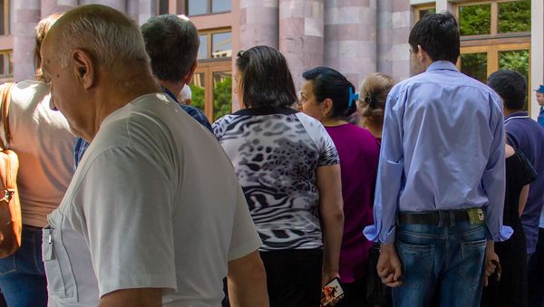Акция протеста перед Домом правительства (12 июня 2019). Еревaн - Sputnik Армения