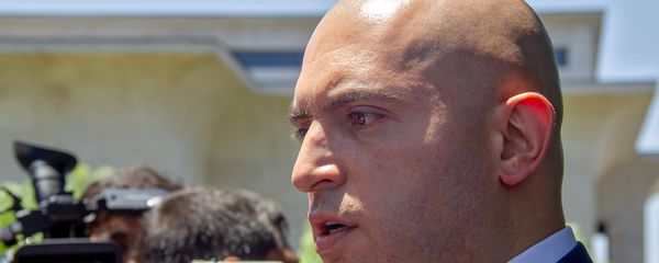 Армен Ашотян отвечает на вопросы журналистов у могилы покойного премьер-министра Андраника Маркаряна (12 июня 2019). Еревaн - Sputnik Արմենիա