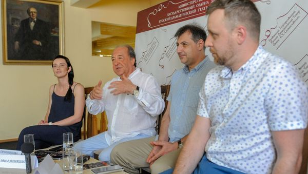 Пресс-конференция худрука и актеров Приморского краевого академического театра в театре им. Станиславского (12 июня 2019). Еревaн - Sputnik Армения