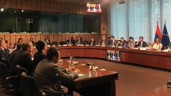 Заседание Совета Партнерства Армения-ЕС под председательством Зограба Мнацаканяна и Федерики Могерини (13 июня 2019). Брюссель Заседание Совета Партнерства Армения-ЕС под председательством Зограба Мнацаканяна и Федерики Могерини (13 июня 2019). Брюссель - Sputnik Армения