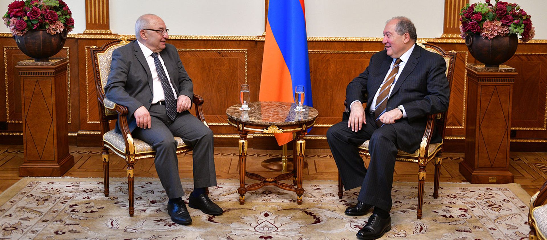 Президент Армен Саркисян встретился с pредседателем Общественного совета Вазгеном Манукяном (13 июня 2019). Еревaн - Sputnik Արմենիա, 1920, 09.03.2021