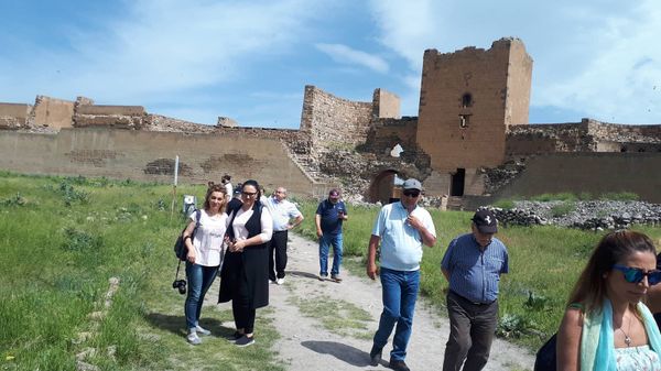 Չաուշի գերեզման, Մուշ, Անի, Կարս. Համահայկական խաղերու ջահը կը շրջի հինաւուրց քաղաքներով - Sputnik Արմենիա