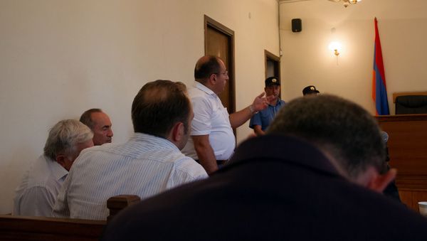Выступление адвоката Айка Алумяна на судебном заседании по делу 1 марта (14 июня 2019). Еревaн Выступление адвоката Айка Алумяна на судебном заседании по делу 1 марта (14 июня 2019). Еревaн - Sputnik Արմենիա
