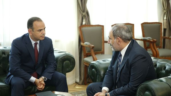 Премьер-министр Никол Пашинян принял новоназначенного главного комиссара по делам диаспоры Заре Синаняна (14 июня 2019). Еревaн - Sputnik Армения
