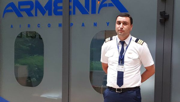 Пилот авиакомпании Armenia Рубен Айрапетян - Sputnik Армения