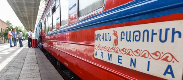 Первый рейс поезда Армения из Еревана в Батуми в 2019-ом году. Первый рейс поезда Армения из Еревана в Батуми в 2019-ом году. - Sputnik Армения