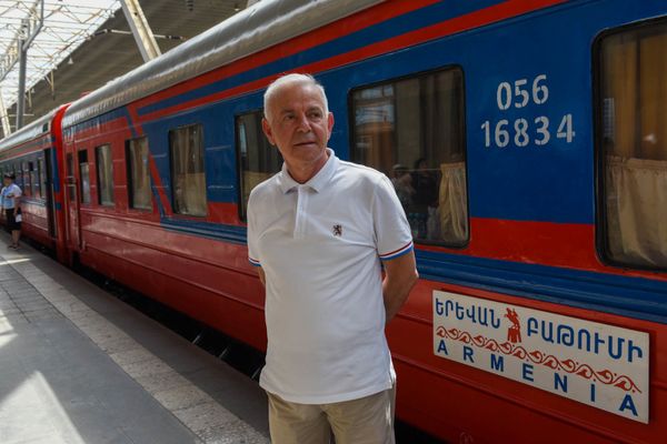 С ветерком: начал курсировать поезд Армения по маршруту Ереван-Батуми-Ереван С ветерком: начал курсировать поезд Армения по маршруту Ереван-Батуми-Ереван - Sputnik Армения