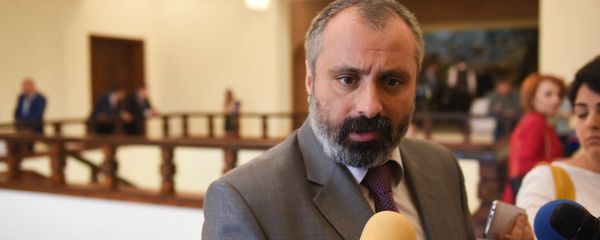 Начальник Главного информуправления Аппарата Президента Карабаха Давид Бабаян во время ежегодного совета попечителей всеармянского фонда Айастан (18 июня 2019). Еревaн - Sputnik Армения